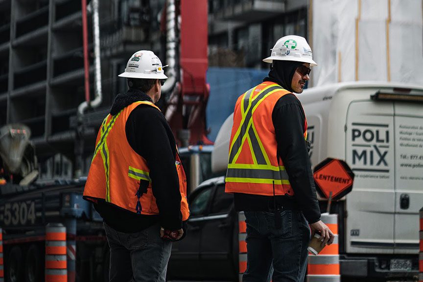 construction-workers-wearing-helmets